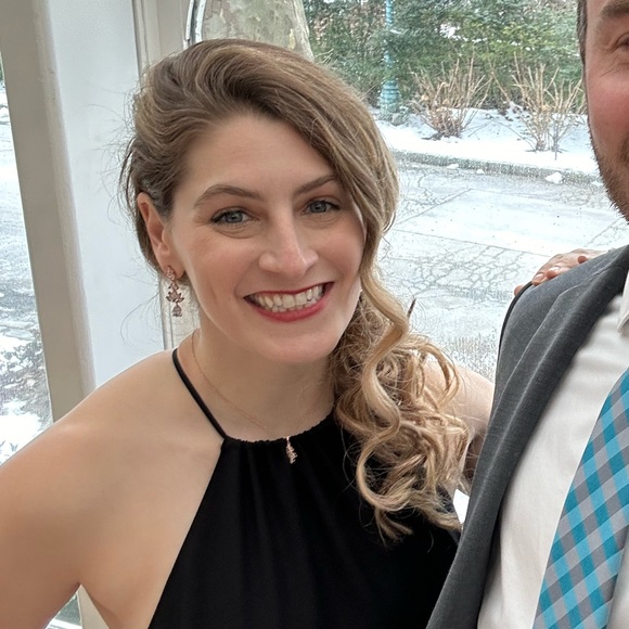 Meet your Posher, Laura - Picture 1 of 1